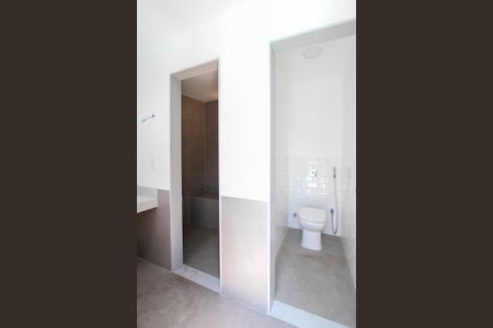 Casa de condomínio à venda com 750m², 6 quartos e 6 vagas Casa de condomínio à venda com 750m², 6 quartos e 6 vagasPiscina - Banheiro