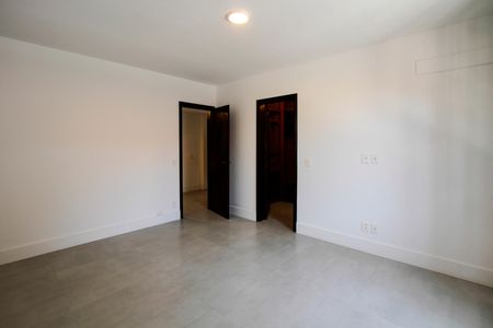 Casa de condomínio à venda com 750m², 6 quartos e 6 vagas Casa de condomínio à venda com 750m², 6 quartos e 6 vagasSuíte 1