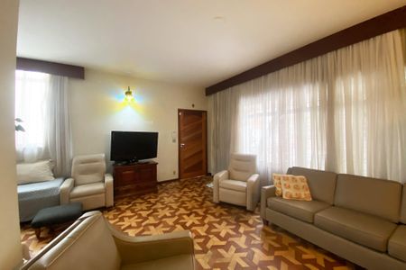 Casa à venda com 175m², 3 quartos e 2 vagasSala