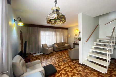 Casa à venda com 175m², 3 quartos e 2 vagasSala