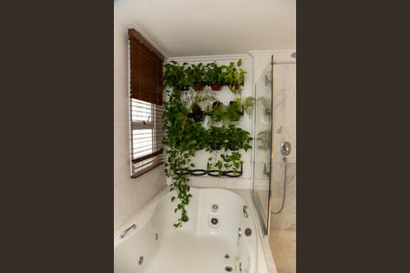 Apartamento à venda com 385m², 4 quartos e 5 vagasBanheiro da Suíte