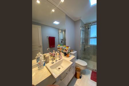 Apartamento à venda com 385m², 4 quartos e 5 vagasBanheiro da Suíte 3