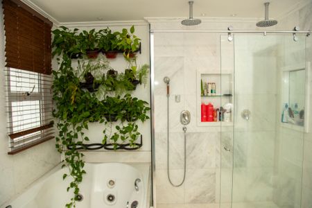 Apartamento à venda com 385m², 4 quartos e 5 vagasBanheiro da Suíte