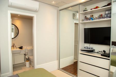 Apartamento à venda com 385m², 4 quartos e 5 vagasSuíte 2