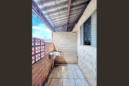 Casa para alugar com 70m², 2 quartos e 1 vaga Casa para alugar com 70m², 2 quartos e 1 vagaSacada