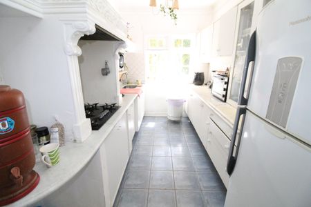 Casa para alugar com 630m², 4 quartos e 5 vagasCozinha