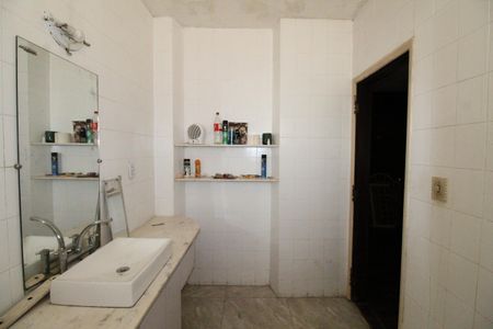 Casa para alugar com 630m², 4 quartos e 5 vagasBanheiro da Suíte 1