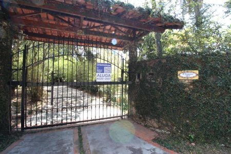 Casa para alugar com 630m², 4 quartos e 5 vagasFachada