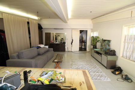 Casa para alugar com 630m², 4 quartos e 5 vagasSala 5