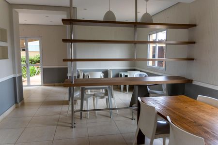 Apartamento para alugar com 57m², 2 quartos e 2 vagas Apartamento para alugar com 57m², 2 quartos e 2 vagasÁrea comum - Salão de festas