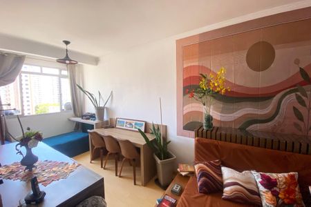 Sala de estar de apartamento à venda com 1 quarto, 68m² em Pinheiros, São Paulo