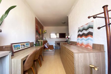 Sala de estar de apartamento à venda com 1 quarto, 68m² em Pinheiros, São Paulo