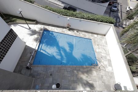 Apartamento à venda com 180m², 3 quartos e 3 vagas Apartamento à venda com 180m², 3 quartos e 3 vagasÁrea comum - Piscina
