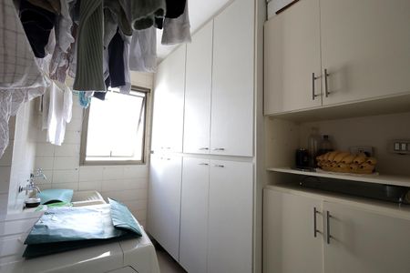 Apartamento à venda com 180m², 3 quartos e 3 vagas Apartamento à venda com 180m², 3 quartos e 3 vagasÁrea de Serviço