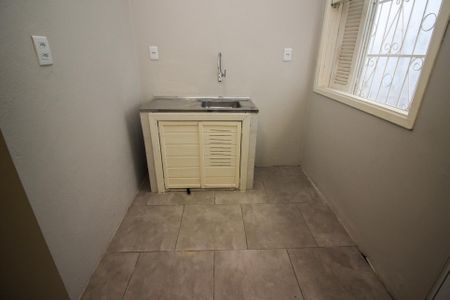 Cozinha de casa de condomínio para alugar com 1 quarto, 18m² em Azenha, Porto Alegre