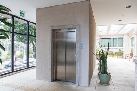 Apartamento à venda com 53m², 2 quartos e 1 vaga Apartamento à venda com 53m², 2 quartos e 1 vagaElevador de acesso