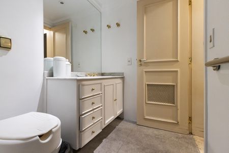 Apartamento para alugar com 130m², 2 quartos e 2 vagas Apartamento para alugar com 130m², 2 quartos e 2 vagasBanheiro da Suíte