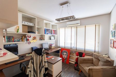 Casa de condomínio à venda com 175m², 3 quartos e 1 vagaEscritório