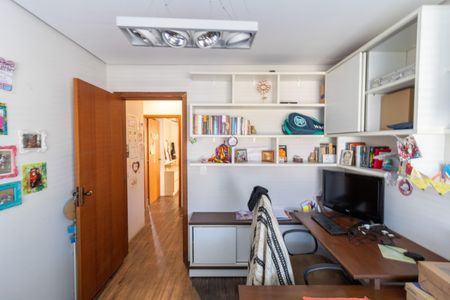 Casa de condomínio à venda com 175m², 3 quartos e 1 vagaEscritório