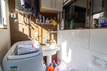 Casa de condomínio à venda com 175m², 3 quartos e 1 vagaÁrea de Serviço