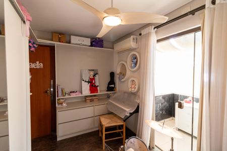 Casa de condomínio à venda com 175m², 3 quartos e 1 vagaSuíte 1