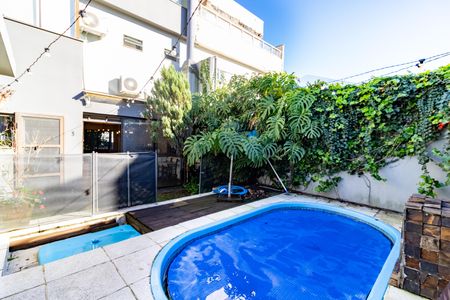 Casa de condomínio à venda com 175m², 3 quartos e 1 vagaQuintal