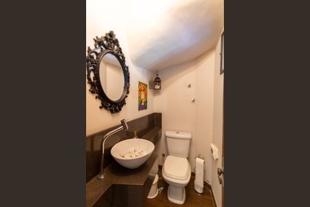 Casa de condomínio à venda com 175m², 3 quartos e 1 vagaLavabo