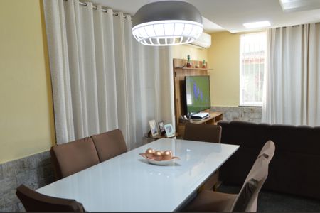 Sala de casa de condomínio à venda com 4 quartos, 129m² em Taquara, Rio de Janeiro