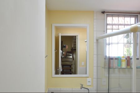 Casa de condomínio à venda com 129m², 4 quartos e 2 vagasBanheiro