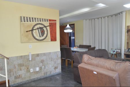 Sala de casa de condomínio à venda com 4 quartos, 129m² em Taquara, Rio de Janeiro