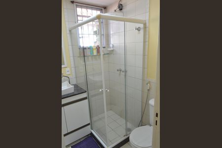 Casa de condomínio à venda com 129m², 4 quartos e 2 vagasBanheiro