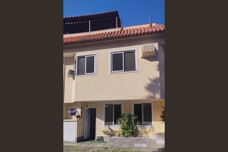 Casa de condomínio à venda com 129m², 4 quartos e 2 vagasFachada