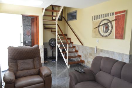 Casa de condomínio à venda com 129m², 4 quartos e 2 vagasSala