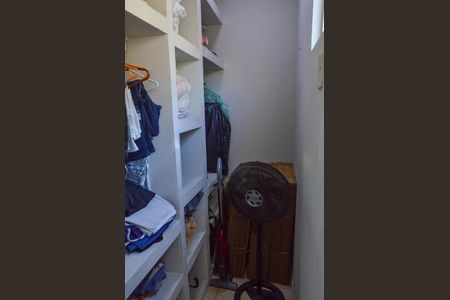 Casa de condomínio à venda com 129m², 4 quartos e 2 vagasCloset da Suíte 2