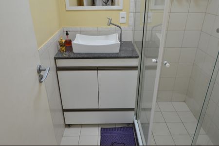 Casa de condomínio à venda com 129m², 4 quartos e 2 vagasBanheiro