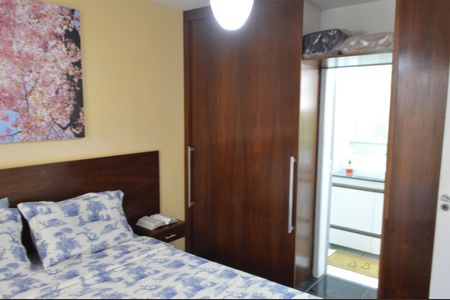 Casa de condomínio à venda com 129m², 4 quartos e 2 vagasSuíte 1