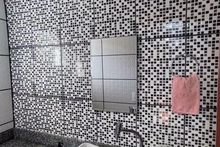 Casa de condomínio à venda com 129m², 4 quartos e 2 vagasLavabo