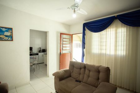 Casa à venda com 177m², 3 quartos e 2 vagasSala