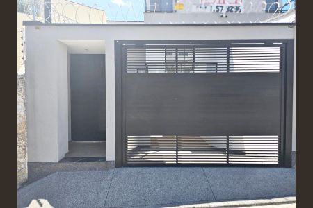 Casa à venda com 169m², 3 quartos e 7 vagasFachada