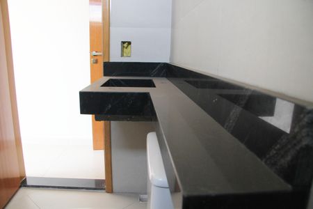 Casa à venda com 169m², 3 quartos e 7 vagasBanheiro da Suíte 3