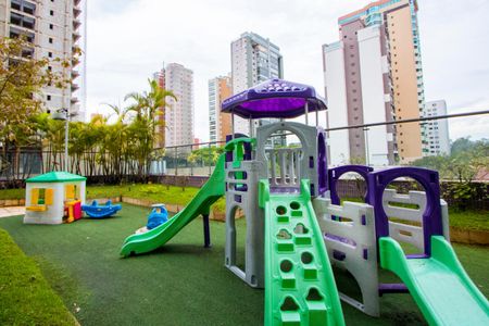 Apartamento para alugar com 330m², 4 quartos e 5 vagas Apartamento para alugar com 330m², 4 quartos e 5 vagasÁrea comum - Playground