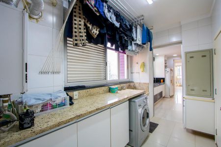 Apartamento para alugar com 330m², 4 quartos e 5 vagas Apartamento para alugar com 330m², 4 quartos e 5 vagasÁrea de Serviço