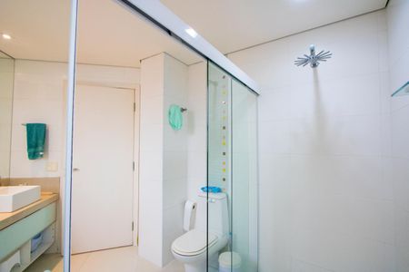 Apartamento para alugar com 330m², 4 quartos e 5 vagas Apartamento para alugar com 330m², 4 quartos e 5 vagasBanheiro da Suíte 1