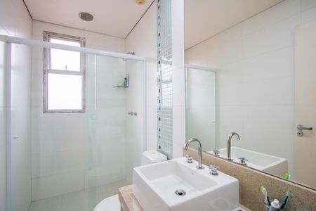 Apartamento para alugar com 330m², 4 quartos e 5 vagas Apartamento para alugar com 330m², 4 quartos e 5 vagasBanheiro da Suíte 2