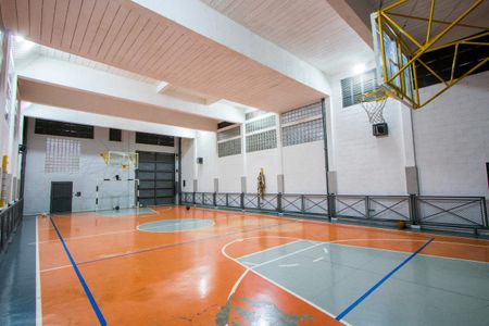 Apartamento para alugar com 330m², 4 quartos e 5 vagas Apartamento para alugar com 330m², 4 quartos e 5 vagasÁrea comum - Quadra esportiva