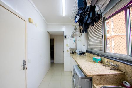 Apartamento para alugar com 330m², 4 quartos e 5 vagas Apartamento para alugar com 330m², 4 quartos e 5 vagasÁrea de Serviço
