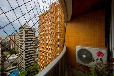 Apartamento para alugar com 330m², 4 quartos e 5 vagas Apartamento para alugar com 330m², 4 quartos e 5 vagasVaranda da Suíte 4