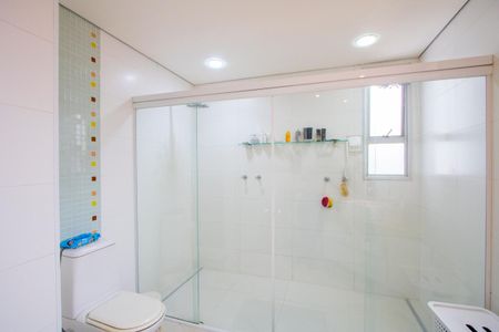 Apartamento para alugar com 330m², 4 quartos e 5 vagas Apartamento para alugar com 330m², 4 quartos e 5 vagasBanheiro da Suíte 1