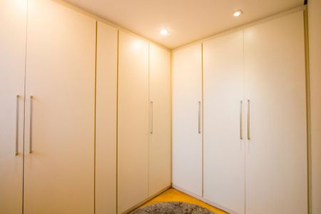 Apartamento para alugar com 330m², 4 quartos e 5 vagas Apartamento para alugar com 330m², 4 quartos e 5 vagasCloset da Suíte 1