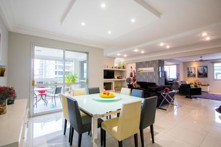 Apartamento para alugar com 330m², 4 quartos e 5 vagas Apartamento para alugar com 330m², 4 quartos e 5 vagasSala